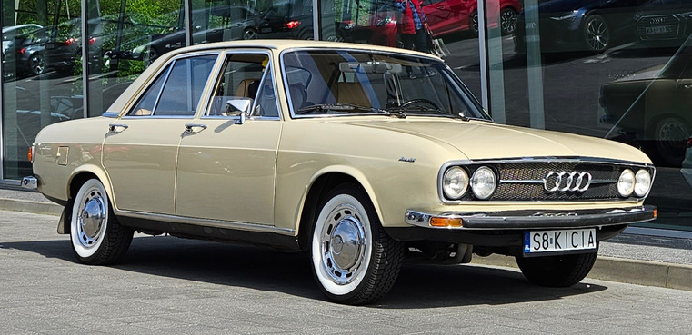 Audi 100 C1