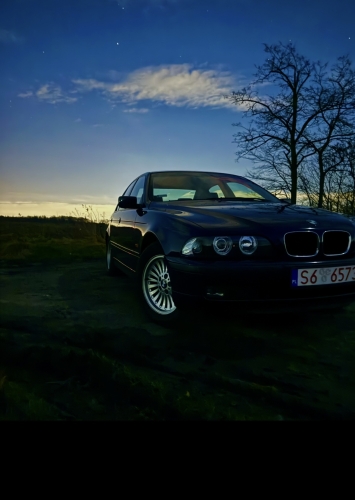 MobiClassic - BMW 5 (E39) sedan