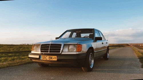 Mercedes Klasa E (W124) sedan