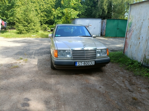 Mercedes Klasa E (W124) sedan