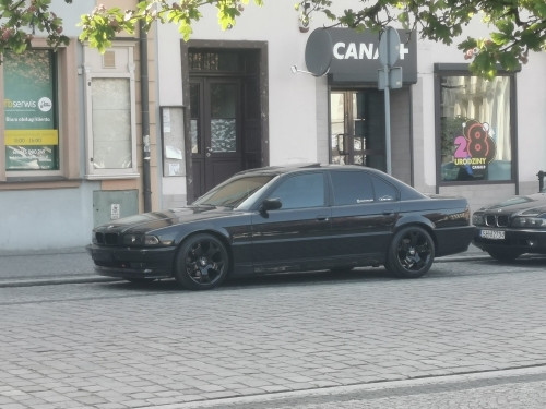 BMW 7 (E38) sedan