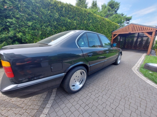 BMW 5 (E34) sedan