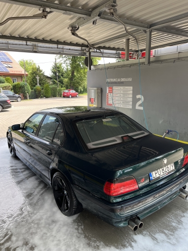 BMW 7 (E38) sedan