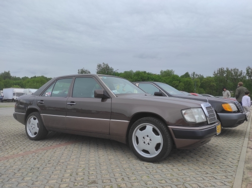 Mercedes Klasa E (W124) sedan