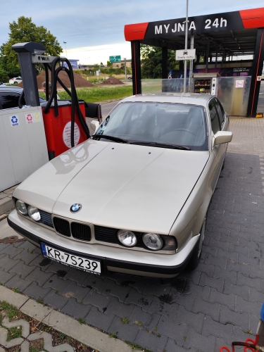 BMW 5 (E34) sedan