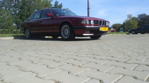 BMW 7 (E32) sedan